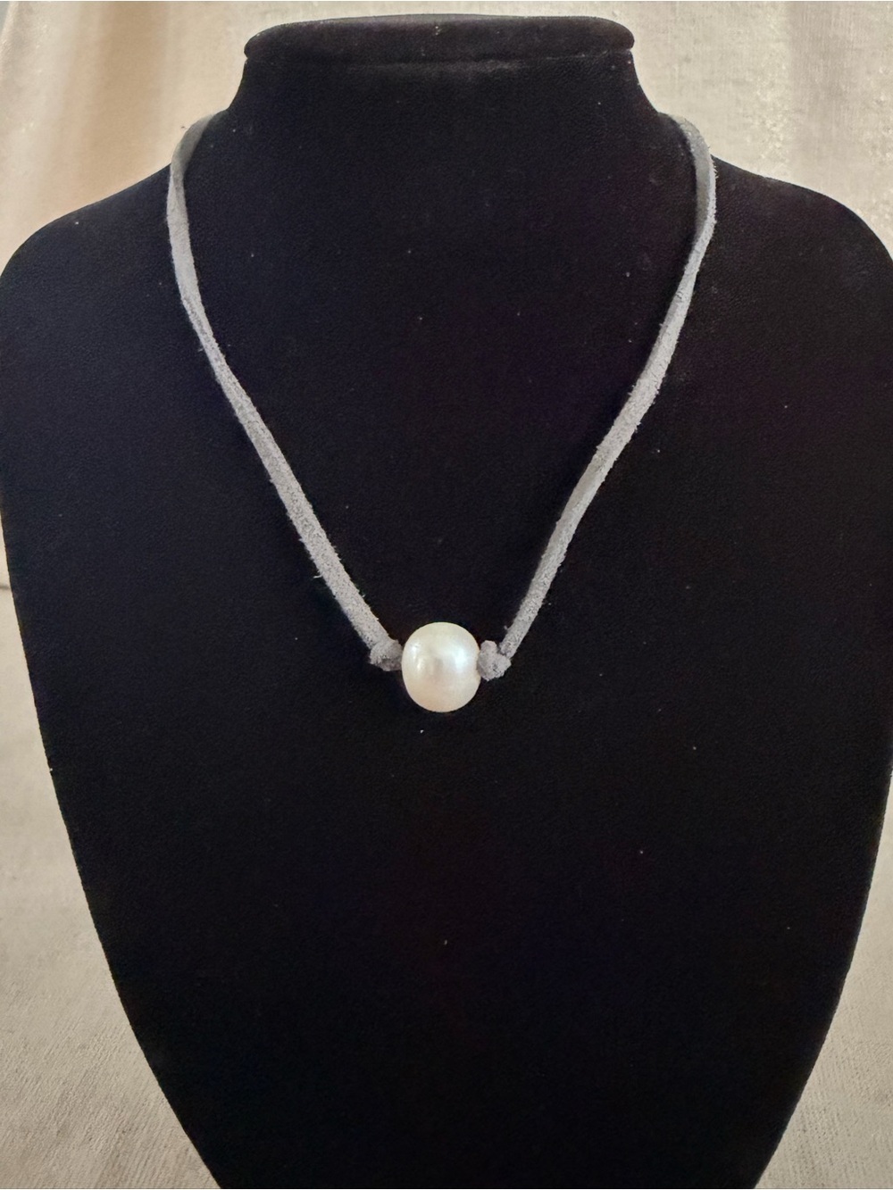 Minimalist Pearl Pendant Necklace in Gray